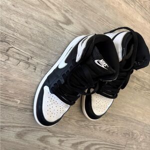 Nike Women's Black and White High-Top Sneakers
